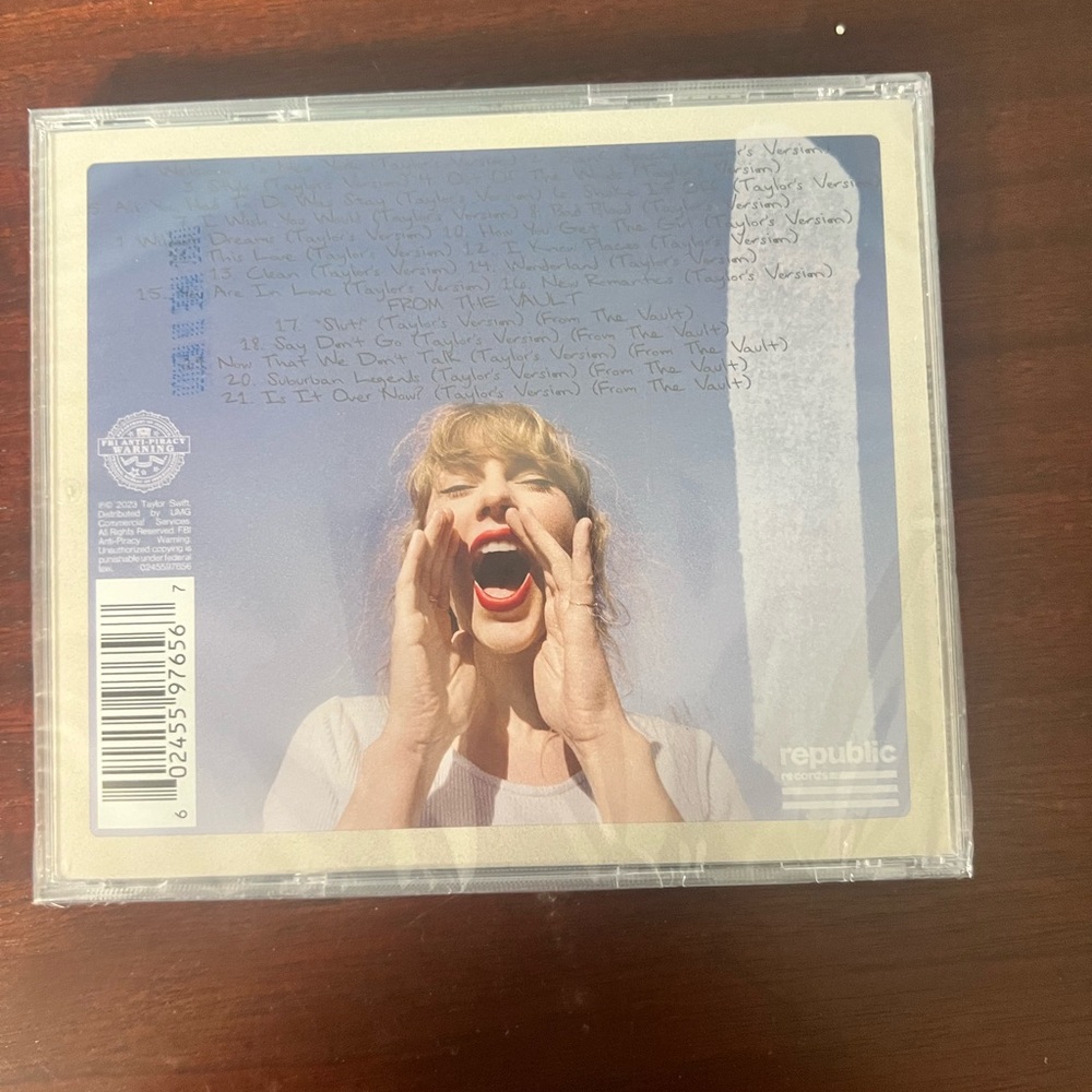 1989 Taylor’s version CD with poster Unopened